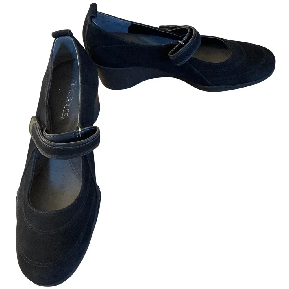 AEROSOLES black suede